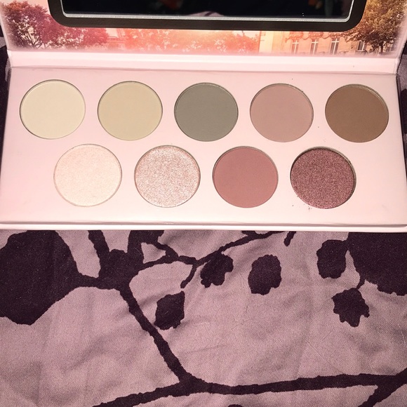essence salut paris eyeshadow palette